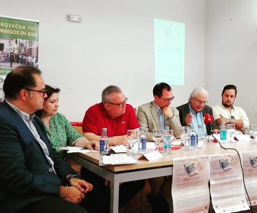 Una de las reuniones que se están celebrando en el Curso de Verano de la Universidad de Alicante / Cadena Se